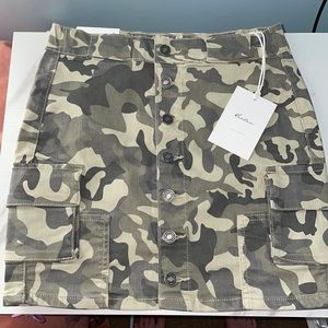 Kancan Mid-rise cargo camo mini skirt